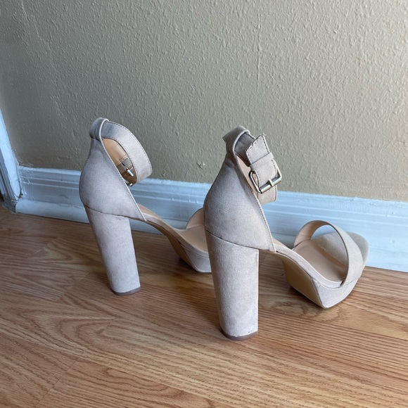 Sandy tan heels - Picture 4 of 7